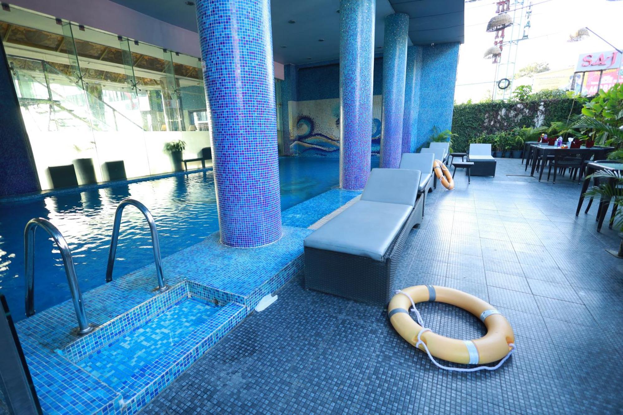 Saj Luciya -A Classified 4 Star Hotel Thiruvananthapuram Exterior photo